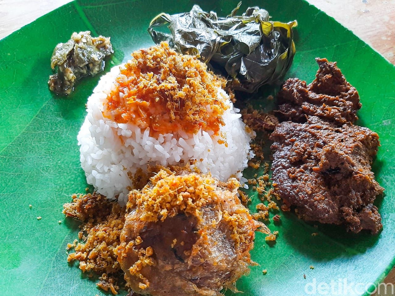 RM Dibao Untuang, ada asam padeh tunjang dan sop daging yang nikmat rasanya.