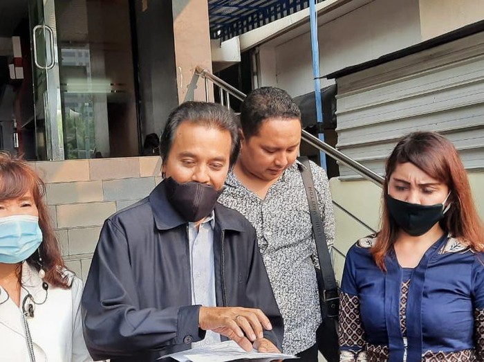 Roy Suryo polisikan Lucky Alamsyah terkait UU ITE