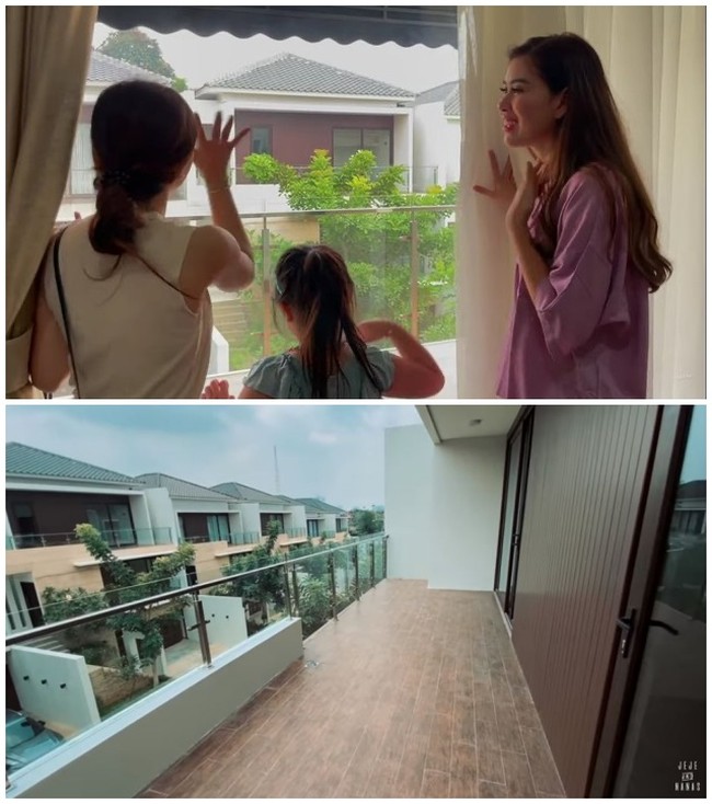 Di bagian atas tedapat balkon yang cukup luas untuk menikmati pemandangan dari luar. (Foto: YouTube/NizNaz Channel)
