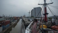 Hanya walau tetap berfungsi sebagai pelabuhan, Sunda Kelapa kini juga bertransformasi sebagai objek wisata sejarah. Hal itu tampak dari banyaknya wisatawan yang kerap datang ke sana saat weekday dan weekend. 