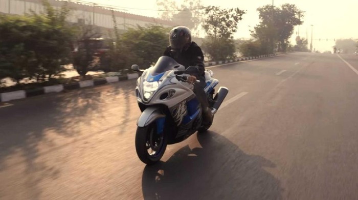 Suzuki Hayabusa dengan basis Bajaj Pulsar Suzuki Hayabusa dengan basis Bajaj Pulsar