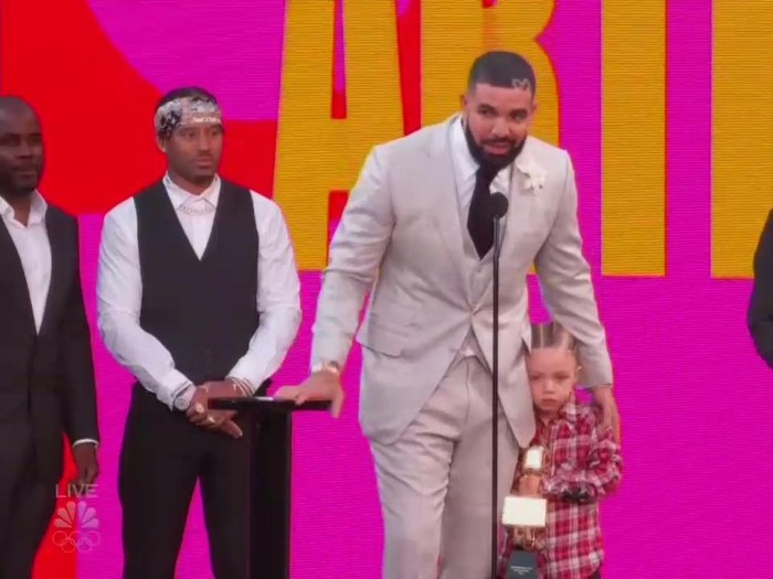 Tangkapan Layar Drake di Billboard Music Awards 2021
