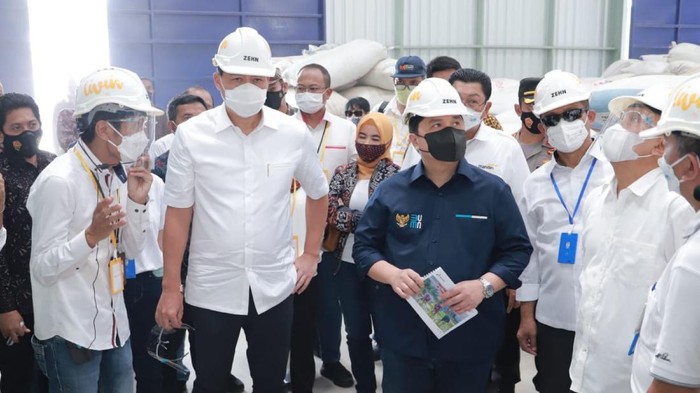 Mereka meninjau kesiapan bangunan Sentra Pengolahan Beras Terpadu (SPBT) atau Rice Milling Unit (RMU).