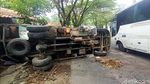 Truk Mundur Hantam Mobil dan Motor di Nagrak Sukabumi