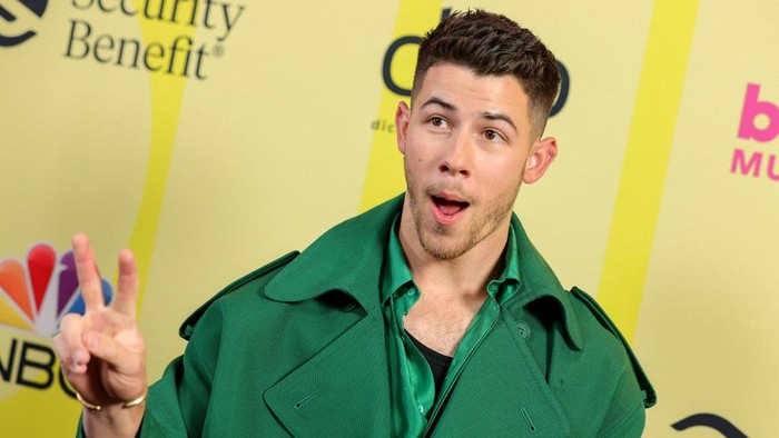 LOS ANGELES, CALIFORNIA - MAY 23: Nick Jonas poses backstage for the 2021 Billboard Music Awards, broadcast on May 23, 2021 at Microsoft Theater in Los Angeles, California.   Rich Fury/Getty Images for dcp/AFP (Photo by Rich Fury / GETTY IMAGES NORTH AMERICA / Getty Images via AFP)