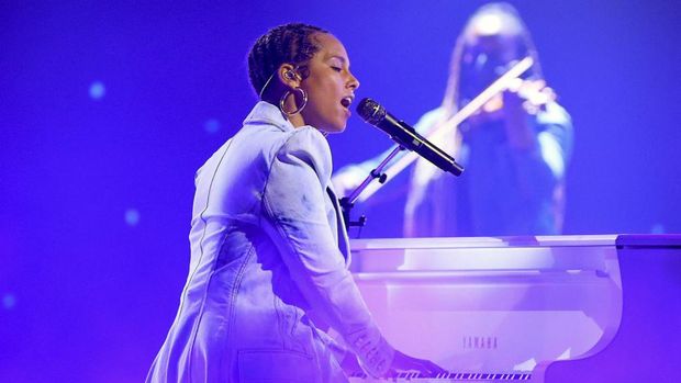 LOS ANGELES, CALIFORNIA - MAY 23: In this image released on May 23, Alicia Keys performs onstage for the 2021 Billboard Music Awards, broadcast on May 23, 2021 at Microsoft Theater in Los Angeles, California.   Kevin Winter/Getty Images for dcp/AFP (Photo by KEVIN WINTER / GETTY IMAGES NORTH AMERICA / Getty Images via AFP)