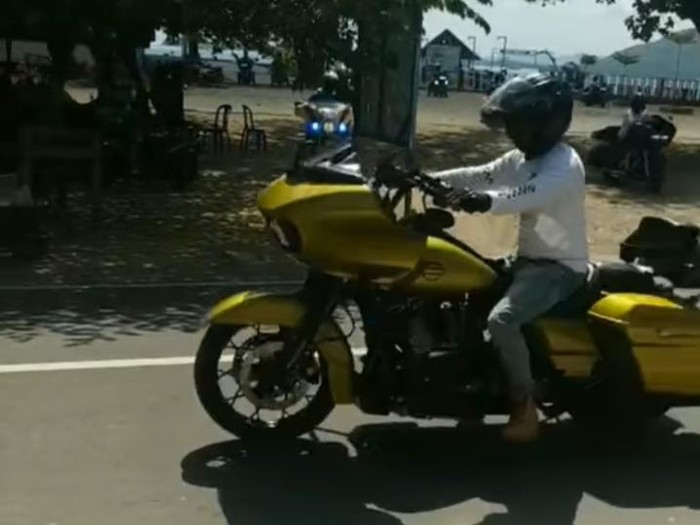 Viral sejumlah moge menerobos penyekatan di Lombok untuk menuju lokasi wisata (Facebook Dhony Anshory)