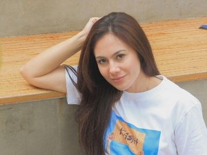 Wulan Guritno Pamer Perut Pakai Baju Crop Top, Body Goalsnya Bikin Salfok