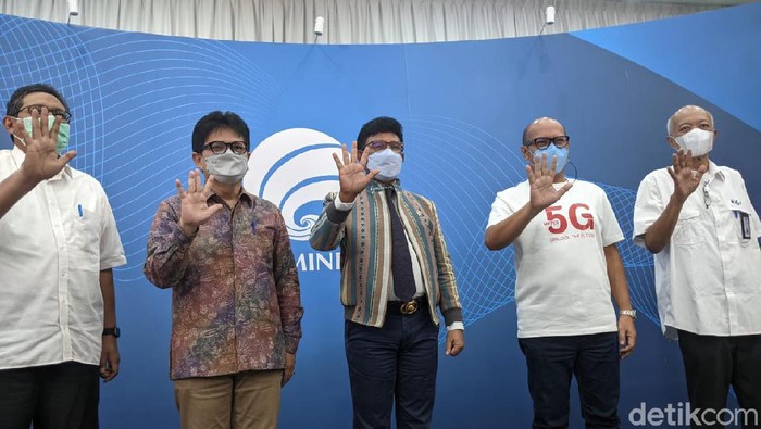 Kementerian Komunikasi dan Informatika (Kominfo) menerbitkan Surat Keterangan Laik Operasi (SKLO) teknologi 5G kepada Telkomsel. Ini menandakan Telkomsel jadi operator seluler pertama yang lulus dan menggelar layanan 5G di Indonesia secara komersial.
