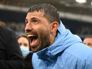 Suarez Dukung Barcelona Datangkan Aguero