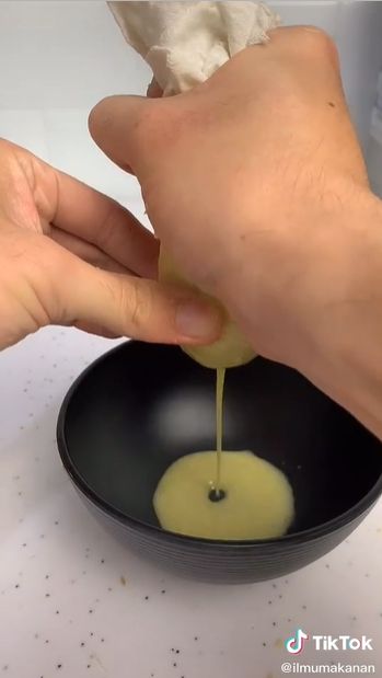 Air jahe bisa mengubah susu jadi puding bertekstur lembut.