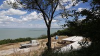 Spekulasi real estat, pembersihan pedesaan untuk meningkatkan akses bagi wisatawan dan perubahan iklim bergabung untuk membayangi seluruh area ini.  