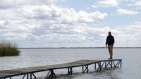 Keberadaan Danau Balaton yang luas dan besar menjadi daya tarik tersendiri di Hungaria. Luasnya kurang lebih 600 km persegi, saking luasnya sehingga orang-orang selalu menyebutnya lautan Hongaria.  