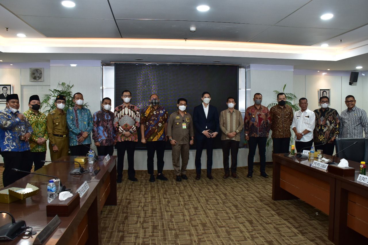 Anggota Komisi VI DPR RI dari Fraksi Gerindra, Andre Rosiade memfasilitasi pertemuan 11 Bupati/Wali Kota se-Sumatera Barat dengan Mentan, Syahrul Yasin Limpo.
