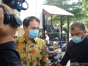 Kala Azis Syamsuddin Muncul di Pintu Belakang Dewas KPK