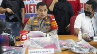 Meski demikian, motor dan handphone yang dirampas belum bisa dikembalikan kepada korban karena sudah dijual kepada penadah. Wakil Kepala Polres Metro Jakarta Pusat AKBP Setyo Koes Heriyanto mengatakan saat ini pihaknya masih memburu penadah motor rampasan tersebut.