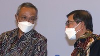 PT BFI Finance Indonesia Tbk. (BFIN) membagikan dividen untuk tahun buku 2020 senilai Rp269 miliar atau sebesar Rp18,00 per saham, nilai ini setara 38% dari laba bersih tahun lalu sebesar Rp702 miliar.