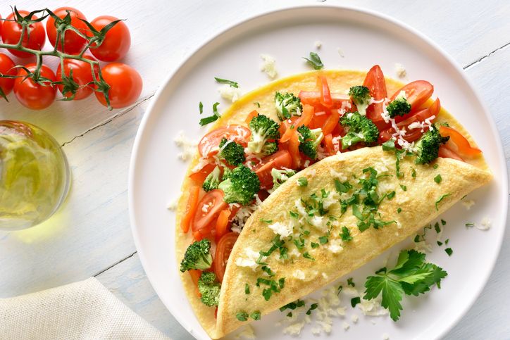 cara membuat omelet yang enak dan fluffy dengan 5 tips berikut.