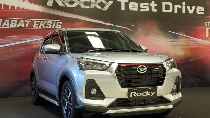 Daihatsu Rocky menggunakan platform DNGA