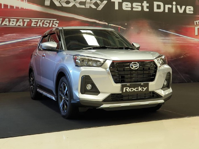 Daihatsu Rocky menggunakan platform DNGA