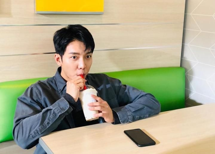 10 Momen Asyik Lee Seung Gi Makan Bareng dengan Timnya