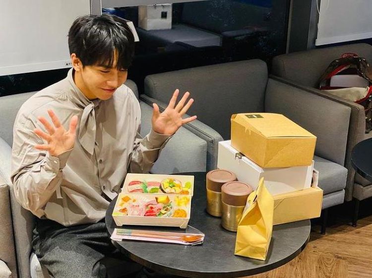 10 Momen Asyik Lee Seung Gi Makan Bareng dengan Timnya