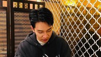 Untuk mengungkapkan cintanya terhadap makanan, Lee Seung Gi bahkan pernah membagikan momennya merayakan hari Valentine hanya dengan semangkuk jajangmyeon favoritnya. Foto: Instagram/leeseunggi.official