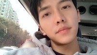 Lee Seung Gi dikenal sebagai penyanyi sekaligus aktris ternama di Korea Selatan. Namanya melejit setelah berperan dalam drama Vagabond. Foto: Instagram/leeseunggi.official