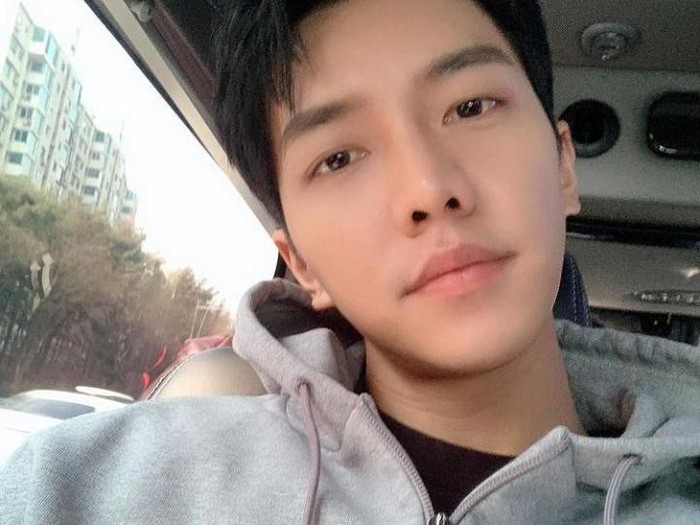 10 Momen Asyik Lee Seung Gi Makan Bareng dengan Timnya