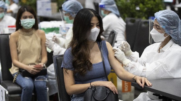 Gencar Vaksinasi COVID-19, Distrik di Thailand Tawarkan Hadiah Sapi