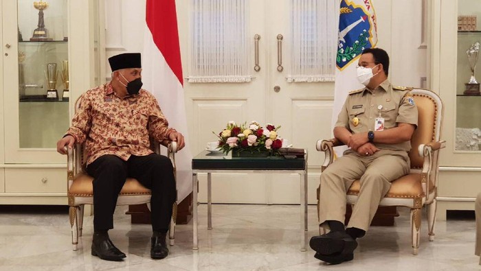 Gubernur Sumbar Mahyeldi Ansharullah menemui Gubernur DKI Jakarta Anies Baswedan di Balai Kota, DKI Jakarta.