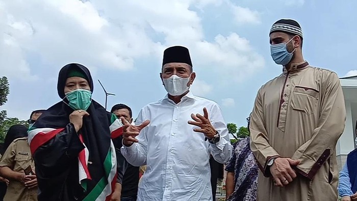 Gubsu Edy Rahmayadi (kemeja putih)-(Ahmad Arfah-detikcom)