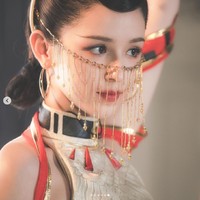 Kini Hankiz Ombar menjadi salah satu aktris China keturunan Uyghur paling terkenal. Popularitasnya disejajarkan dengan Dilraba Dilmurat dan Tong Liya yang lebih senior darinya. Foto: Instagram/@hanikezi