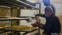 Jika harga kedelai tidak kunjung turun, perajin terpaksa akan menaikkan harga tahu.