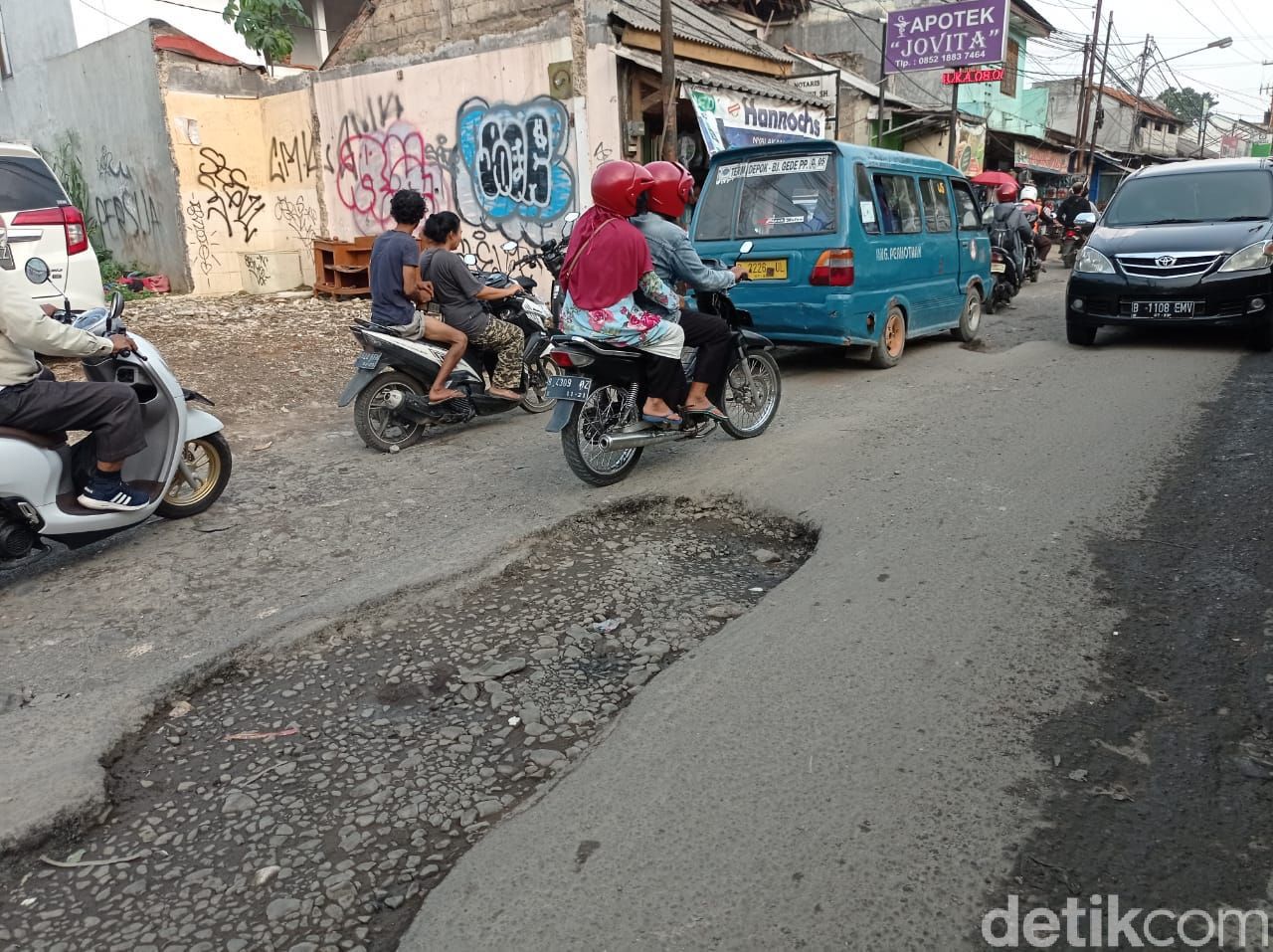 Jl Pabuaran di Kabupaten Bogor masih rusak. 25 Mei 2021. (Sachril Agustin Berutu/detikcom) Jl Pabuaran di Kabupaten Bogor masih rusak. 25 Mei 2021. (Sachril Agustin Berutu/detikcom)