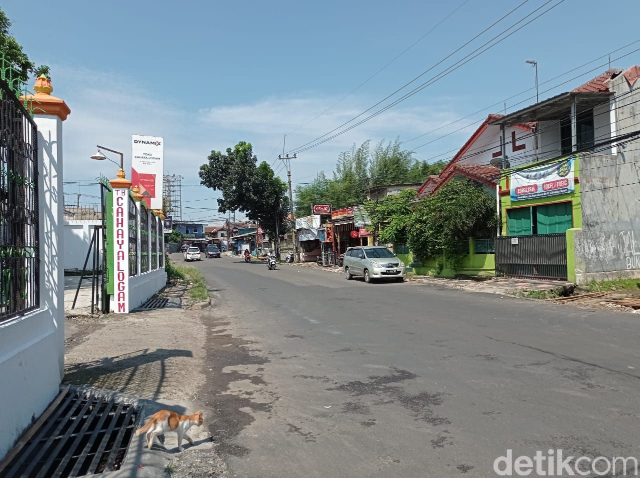 Jl Raya Cikaret di Kabupaten Bogor yang dulu berlubang kini sudah diaspal.  25 Mei 2021. (Sachril Agustin Berutu/detikcom)