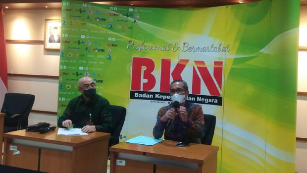 Kepala BKN Bima Haria Wibisana dan Wakil Ketua KPK Alexander Marwata (Foto: Luqman/detikcom)