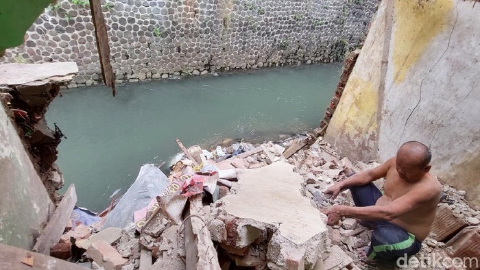 Kirmir Sungai Citepus Bandung ambrol