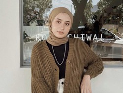 8 Ide Padu Padan Cardigan Rajut ala Selebgram Hijab