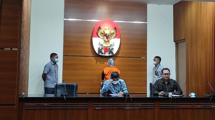 Konferensi pers penahanan tersangka kasus korupsi komisi fiktif di Jasindo (Azhar-detikcom)