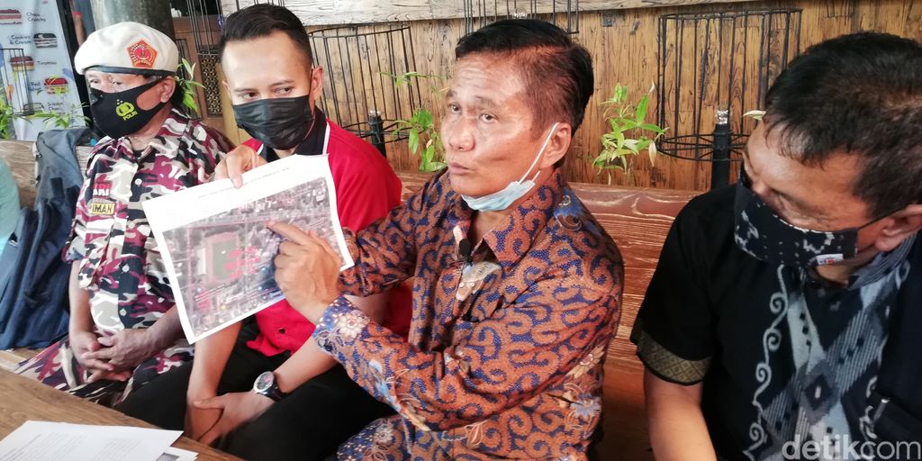 Kuasa Hukum Pemkot Solo Wahyu Winarto saat memberikan keterangan soal perlawanan hukum terkait sengketa lahan Taman Sriwedari Solo, Selasa (26/5/2021).