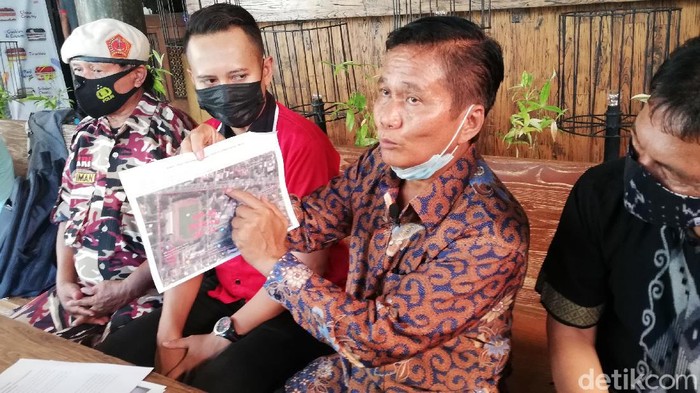 Kuasa Hukum Pemkot Solo Wahyu Winarto saat memberikan keterangan soal perlawanan hukum terkait sengketa lahan Taman Sriwedari Solo, Selasa (26/5/2021).