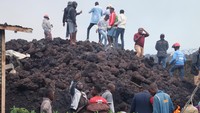 Laporan UNICEF menyebut bahwa lebih dari 170 anak dikhawatirkan hilang akibat erupsi itu. Para pejabat UNICEF menuturkan pihaknya mendirikan pusat transit untuk membantu anak-anak tanpa pendamping. AP Photo/Clarice Butsapu  