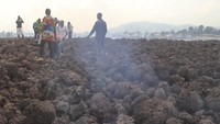 Kota Goma terhindari dari kehancuran massal yang dipicu letusan terakhir Gunung Nyiragongo tahun 2002 lalu. Saat itu, ratusan orang tewas dan lebih dari 100 ribu orang kehilangan tempat tinggal. AP Photo/Clarice Butsapu  