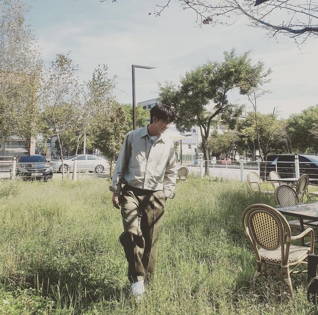 Selaras dengan pernyataan Lee Da In melalui agensi 9Ato Entertainment, pasangan ini telah berpacaran sejak lima hingga enam bulan lalu. Penggemar semakin yakin Lee Seung Gi telah menebar kode lewat postingannya. Foto: dok. Instagram leeseunggi.official