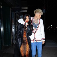 Bersama Machine Gun Kelly, Megan Fox tampak menunjukkan sisi lain dari dirinya. Bak pasangan yang tengah di mabuk cinta, keduanya tak segan pamer keromantisan.  Foto: dok. Instagram/@meganfox