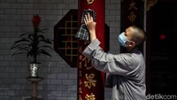 Ajaran ini dianut oleh Agama Buddha di Mandarin China. Hal itu bisa dilihat dari kostum pakaian mereka yang terlihat seperti busana kungfu shaolin.