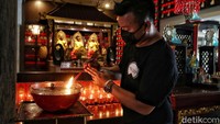 Ketiga peristiwa tersebut ialah kelahiran Siddharta Gautama, momen ketika Sang Buddha mencapai penerangan sempurna, dan mangkatnya Sang Buddha Gautama. Maka, di kalangan umat Buddha, hari raya Waisak sering disebut juga dengan Tri Suci Waisak.