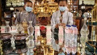 Karena sangat erat kaitannya dengan sejarah hidup Sang Buddha Siddharta Gautama, Hari Raya Waisak juga dikenal dengan sebutan Hari Buddha.