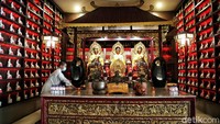 Dalam pandangan agama Buddha, COVID-19 adalah bencana yang disebabkan penyakit, sesuai dengan Anguttara Nikaya 5.130 (Byasana Sutta). 